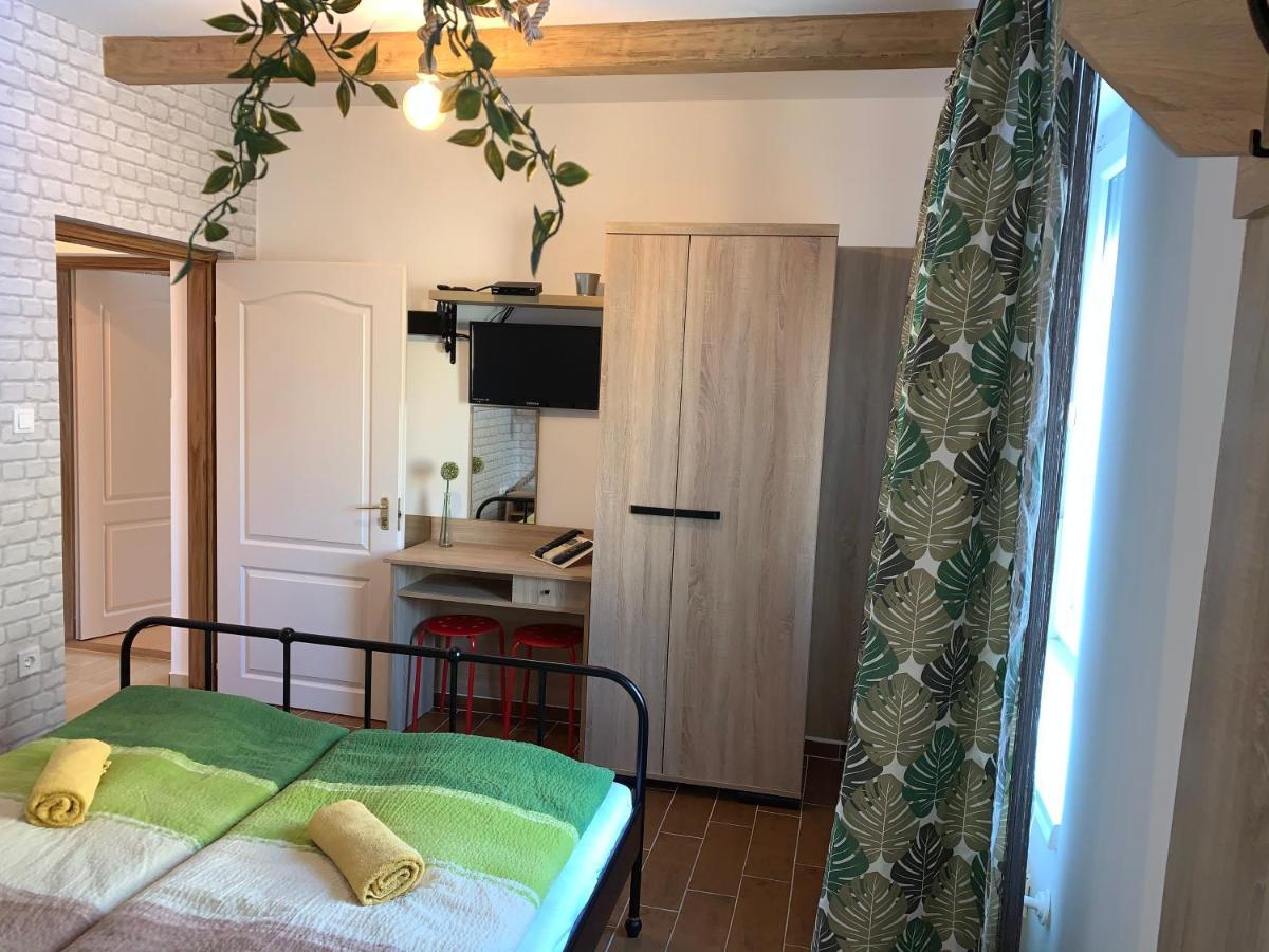 Armada Family Apartment Hajduszoboszlo Ngoại thất bức ảnh