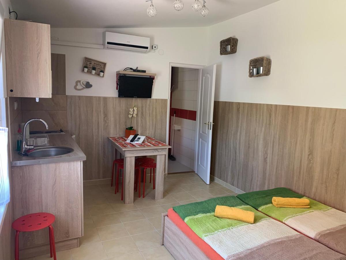 Armada Family Apartment Hajduszoboszlo Ngoại thất bức ảnh