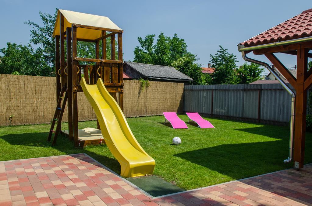 Armada Family Apartment Hajduszoboszlo Ngoại thất bức ảnh